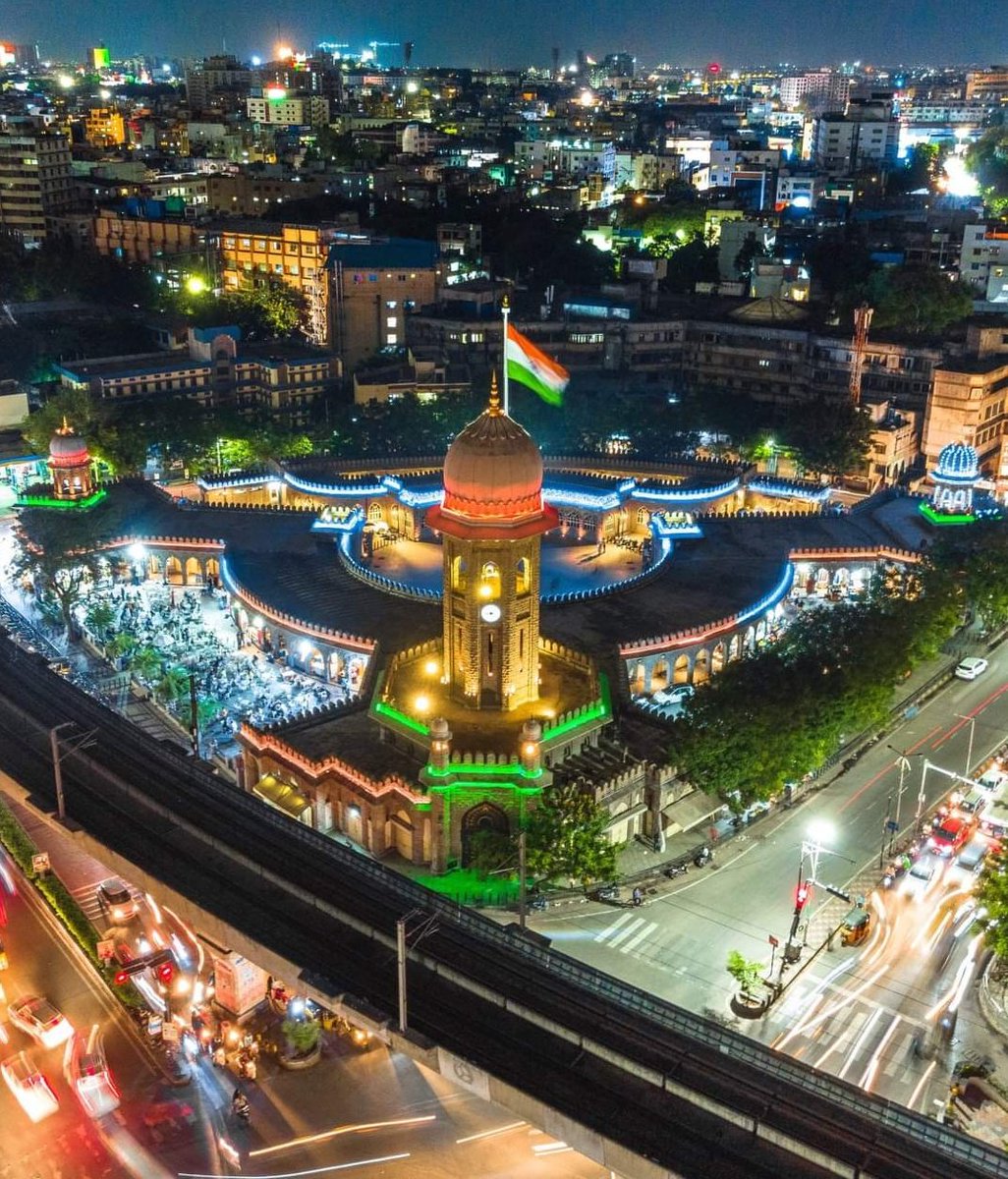 GlobetrotterKVD's tweet photo. Hues of Patriotism all over Hyderabad 🇮🇳✨😍👌🇮🇳
Tricolour lights embellish as part of Azadi ka #AmritMahotsav celebrations. 💫
#HarGharTiranga   
#IndependenceDay2022  #IndiaAt75 #HarGharTiranga #IndependenceDay #76thIndependenceDay https://t.co/klhZYP5qtg