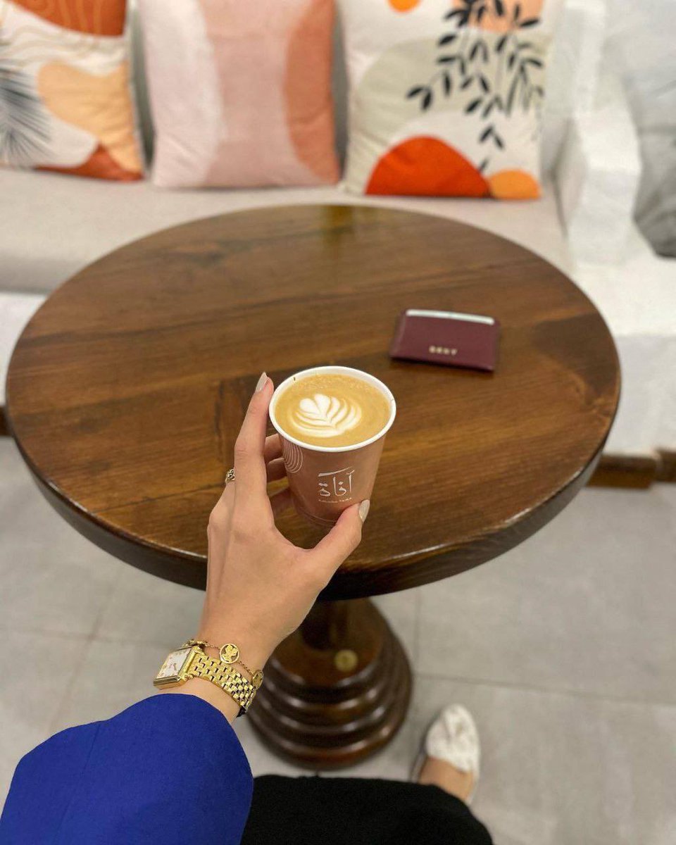 جادلً تستاهل اللي يحرق العُمر لرضَاها .