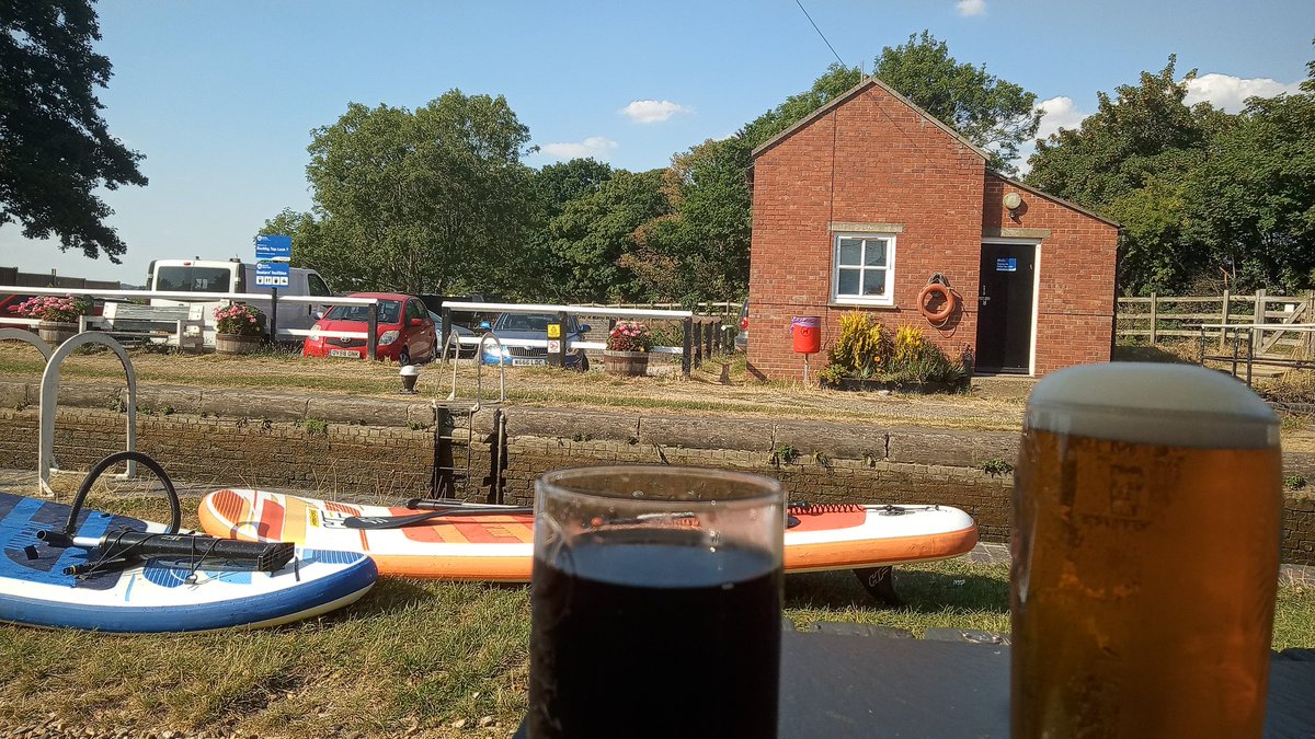 Tarliebear's tweet photo. Exploring the #grandunioncanal by my new awesome #hydroforce #paddleboard #tarlietravels @GoPaddle @supmagazine @GoPaddlingInfo @CRTBoating @CRTWestMidlands @CRTEastMidlands @CanalRiverTrust @Love_Daventry @daventrytweets @LongBuckbyInfo @BritishCanoeing @VisitNorthants https://t.co/ESCUF11OlD