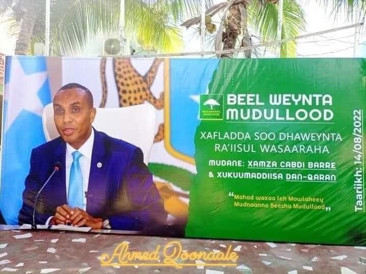 mudullood's tweet photo. Beel weynta Mudullood ayaa maanta xaflad soo dhaweyn ah u sameeyey Ra’iisul wasaare @HamzaAbdiBarre 

“Mahad waxaa leh Mowlaheey 
Mudnaane beesha mudullood” https://t.co/LfqDwj48lT