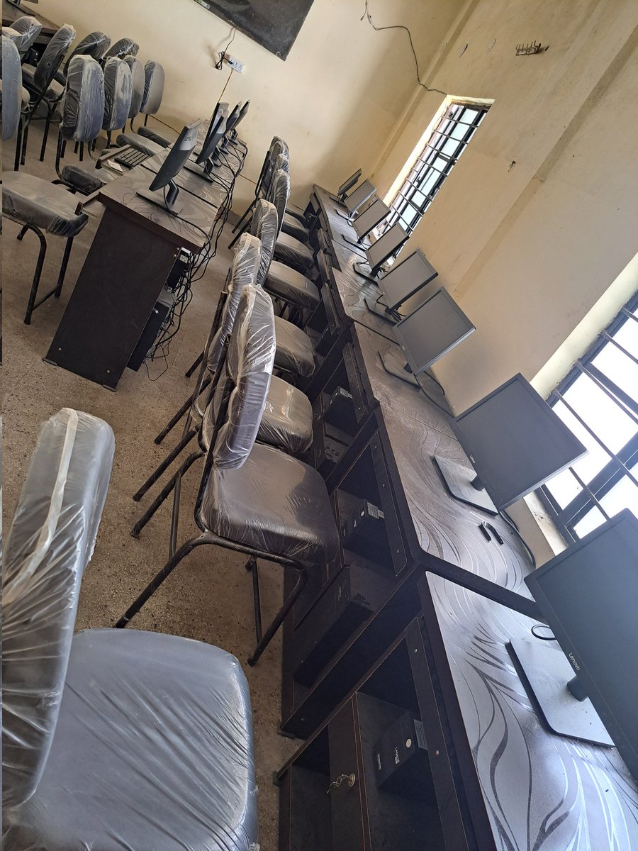 harshit44978877's tweet photo. Hello sir, I'm Harshit from Thakkar Bappa hostel.

Thank you very much Ashutosh sir for providing computer facility in our hostel and air conditioner has also been installed in our study room and library. #JaiHind Sir. 🇮🇳

@ashutoshdw https://t.co/4nhbf5doXw