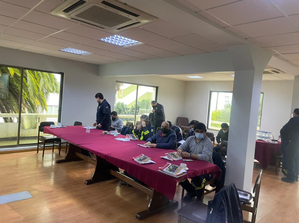 Este fin de semana instructores de la región del Biobío participan como alumnos del curso Soporte Vital Básico, esperamos que ellos aprueben y después puedan habilitarse en el área para seguir capacitando a más Bomberos, Saber para Servir <a href="/ANB_Chile/">Academia Nacional</a>