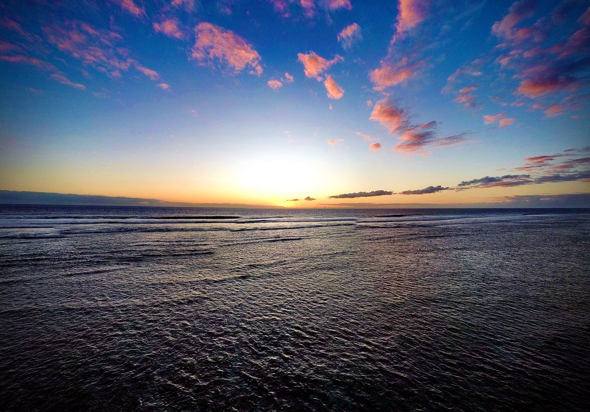 KennyBDingo's tweet photo. Somewhere Island #iledelareunion
#ileintense
#landscape #lareunion
#nature #naturephotography #oceanindien #paysage
#reunionisland #team974 #Travel #travelphotography
#vacances #Voyage #974island #igerslareunion
#igers_indianocean #Mer #connectoi #sunsetlovers
#sunset #sunset974 https://t.co/4aMcmCDkx0