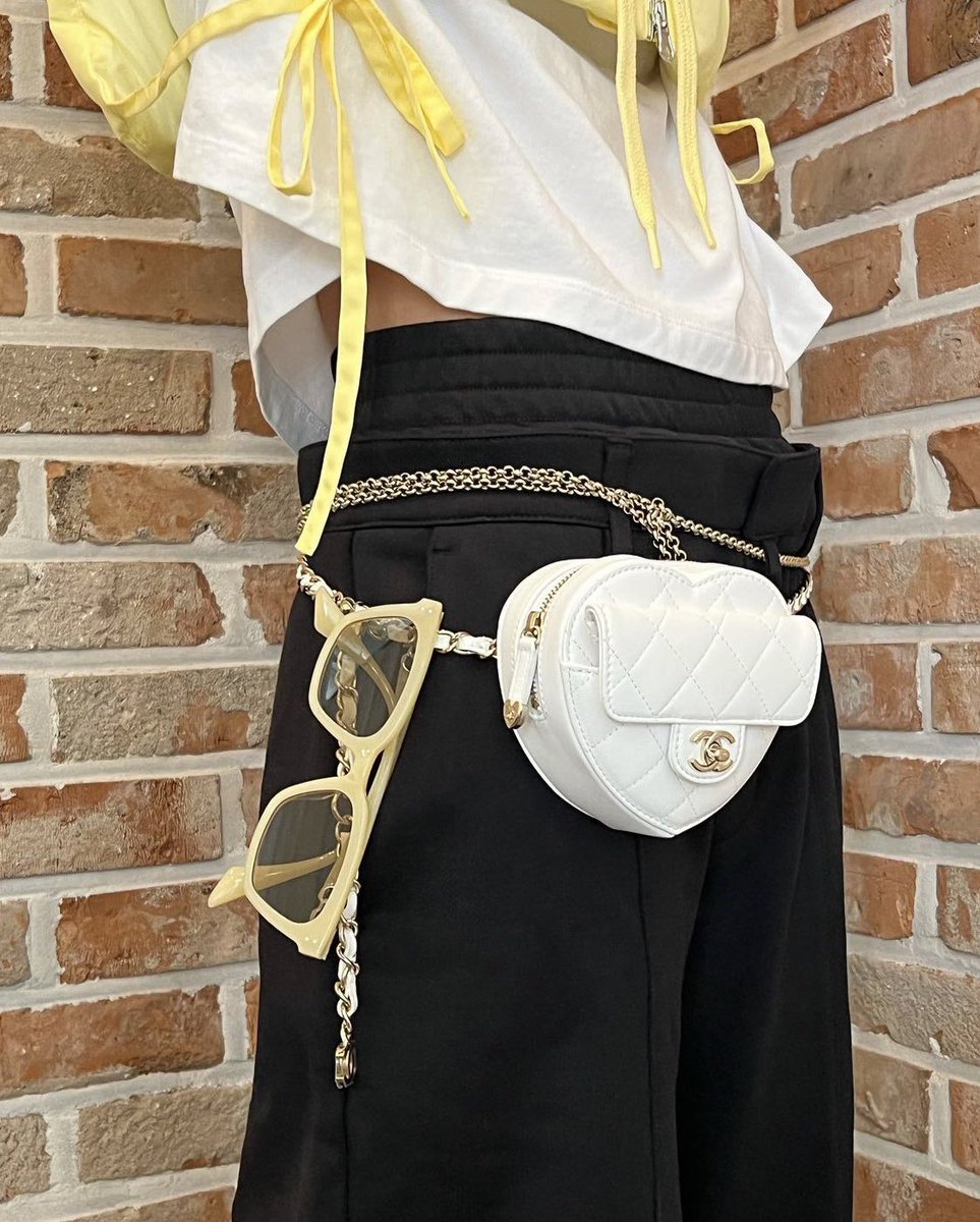 heart-shaped chanel bag <33