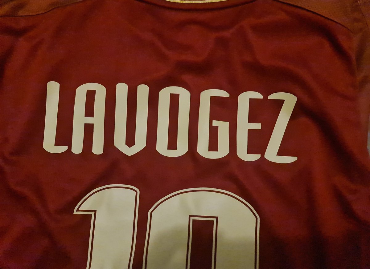 Dylanskyline's tweet image. Tenue du jour obligé ! On sort dans les rues fièrement avec le maillot de @ClaireLavogez 😏😍 #CL10 #CL94