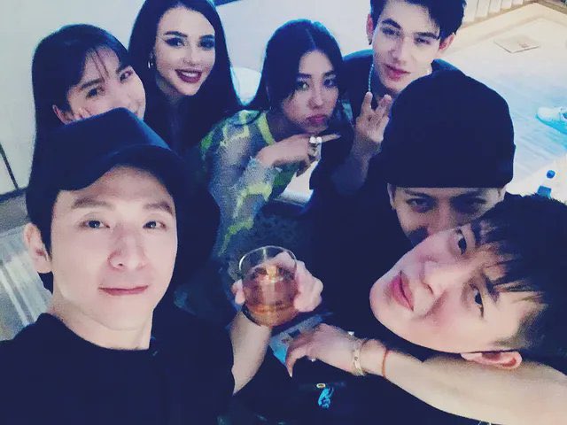 CentralGOT7BR's tweet image. [🔁| RANDOM] 14.08.22

Atualização de @.jones.skj com o Jackson.

"Ótimos amigos, ótima atmosfera ❤️🥂 #ensaiostb #festadeencerramento"

#JACKSON  #JacksonWang #王嘉尔 #잭슨  #TEAMWANG @JacksonWang852 @GOT7 #GOT7
~🌻