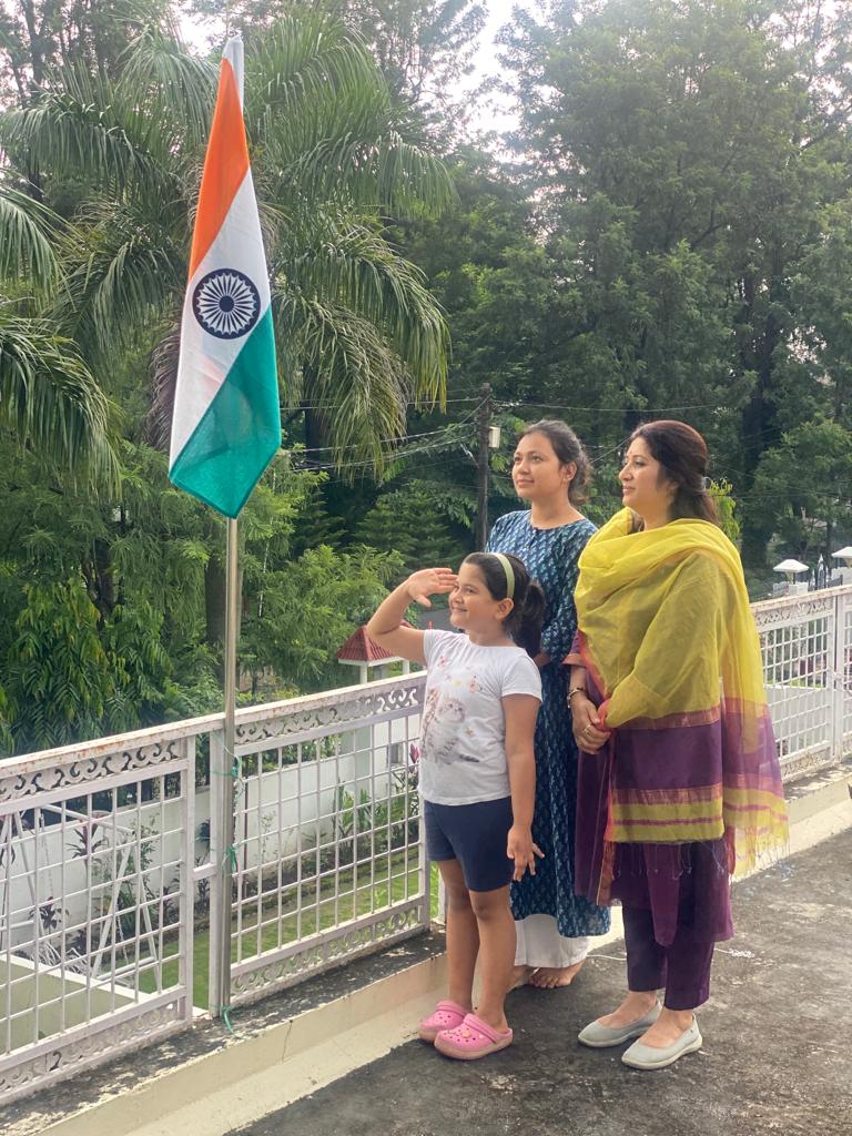 deeptirawatbjp's tweet photo. #आजादी_के_अमृत_महोत्सव पर #हर_घर_तिरंगा अभियान के तहत अपने आवास पर #तिरंगा🇮🇳 फहराया। आइये हम सब मिलकर इस अभियान को सफल बनायें और राष्ट्र निर्माण में अपनी भागीदारी सुनिश्चित करें।
#AzadiKaAmritMahotsav
#HarGharTiranga https://t.co/Q0F7vgcXIS