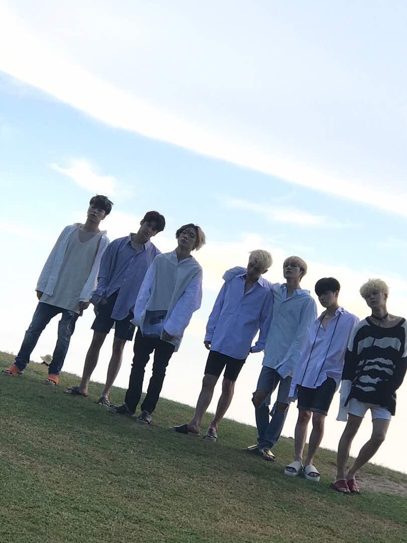 kkotgil131's tweet photo. Old but gold photos of iKON and Kim Hanbin https://t.co/1Lg2ZROdf3