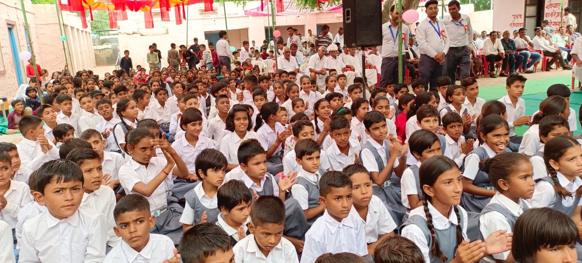 MukeshBhakar_'s tweet photo. विद्यालय के प्रधानाचार्य श्री हरवीर जी जाखड़ व ग्राम पंचायत सरपंच उपस्थित रहे। शानदार सांस्कृतिक कार्यक्रम के लिए विद्यालय के शिक्षक गणों एवं छात्र छात्राओं को बहुत-बहुत बधाई। 2/2 https://t.co/FGvDpfLttR