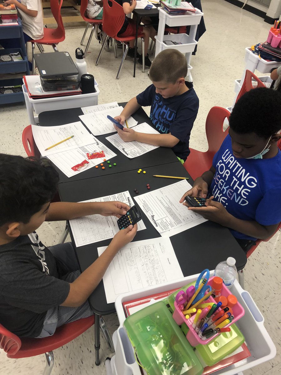 wade_cara's tweet photo. Science labs with skittles
Bots by Vex
Treats from families
What will come next?
#bestyearever #science #edp #week2 
@VEXRobotics https://t.co/UrpTgunosp
