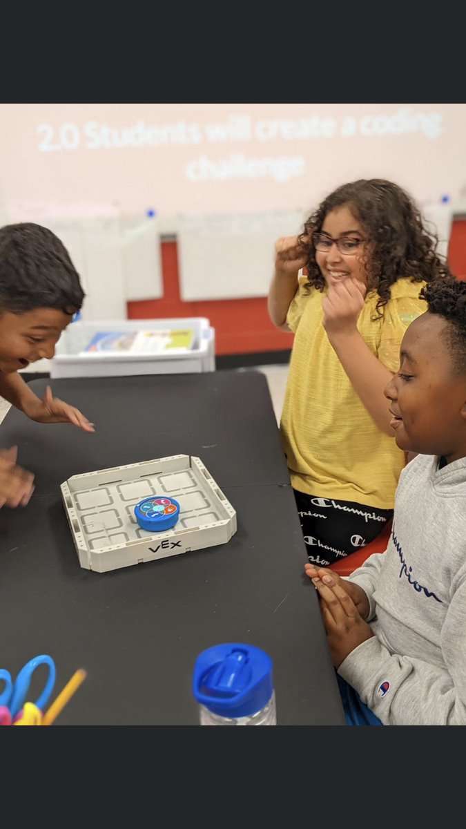 wade_cara's tweet photo. Science labs with skittles
Bots by Vex
Treats from families
What will come next?
#bestyearever #science #edp #week2 
@VEXRobotics https://t.co/UrpTgunosp