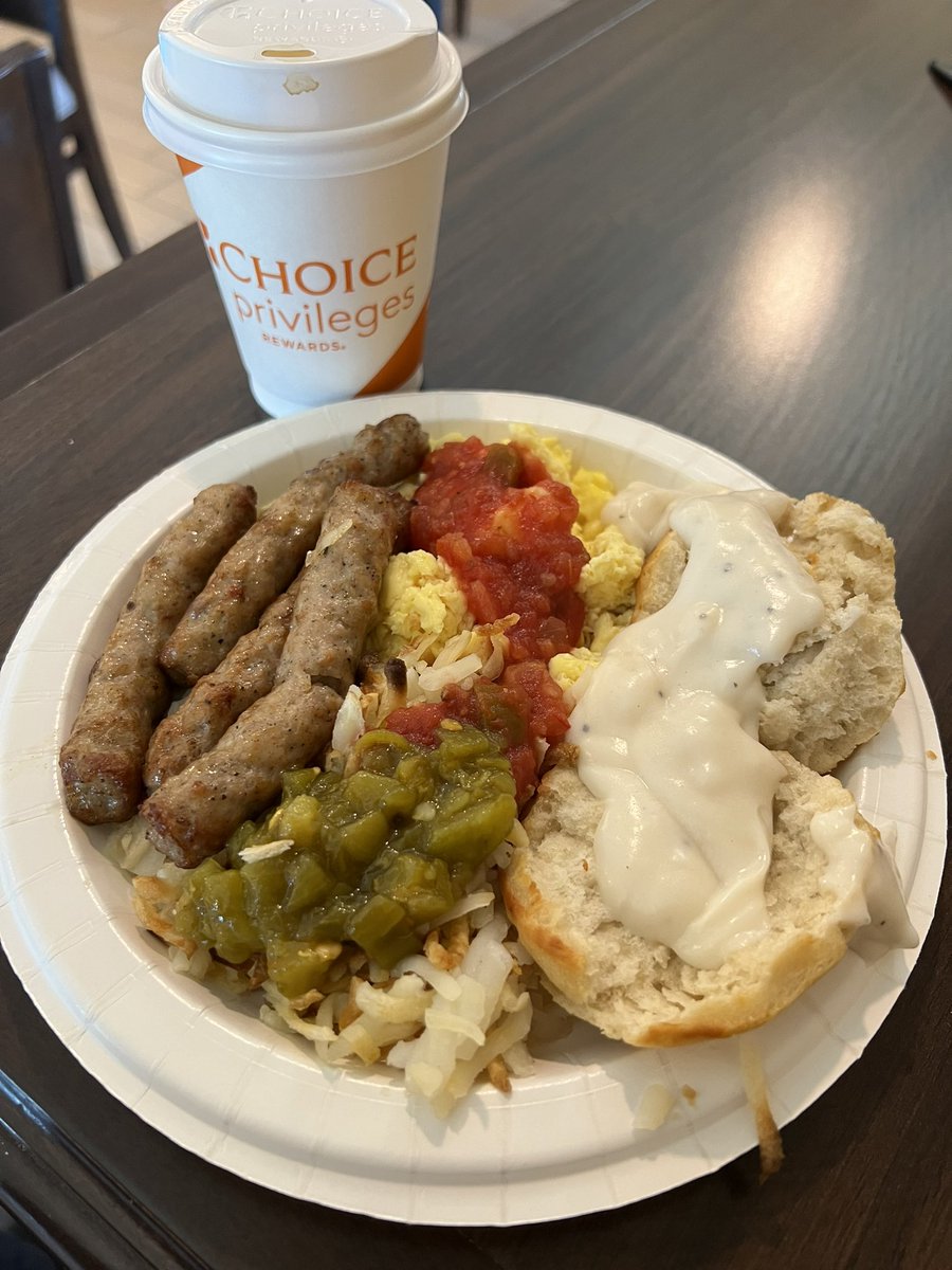 Rez_Lizard's tweet photo. #comfortsuites #breakfast 😋😋 https://t.co/gKCw1Fa9Kj