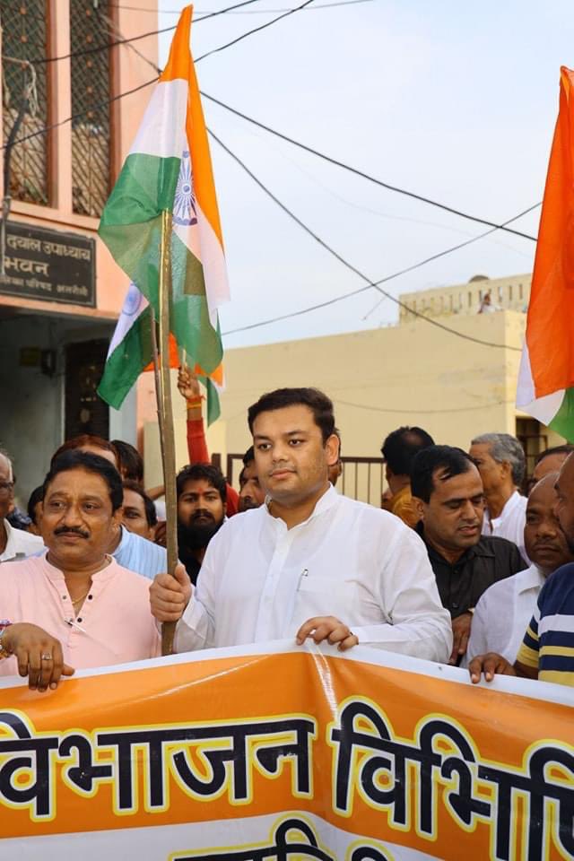 thisissanjubjp's tweet photo. आज अपनी विधानसभा क्षेत्र अतरौली में 'विभाजन विभीषिका स्मृति दिवस' पर बलिदान हुए हुतात्माओं को विनम्र श्रद्धांजलि दी एवं पैदल मौन यात्रा में सहभागिता। https://t.co/kullIOStoQ