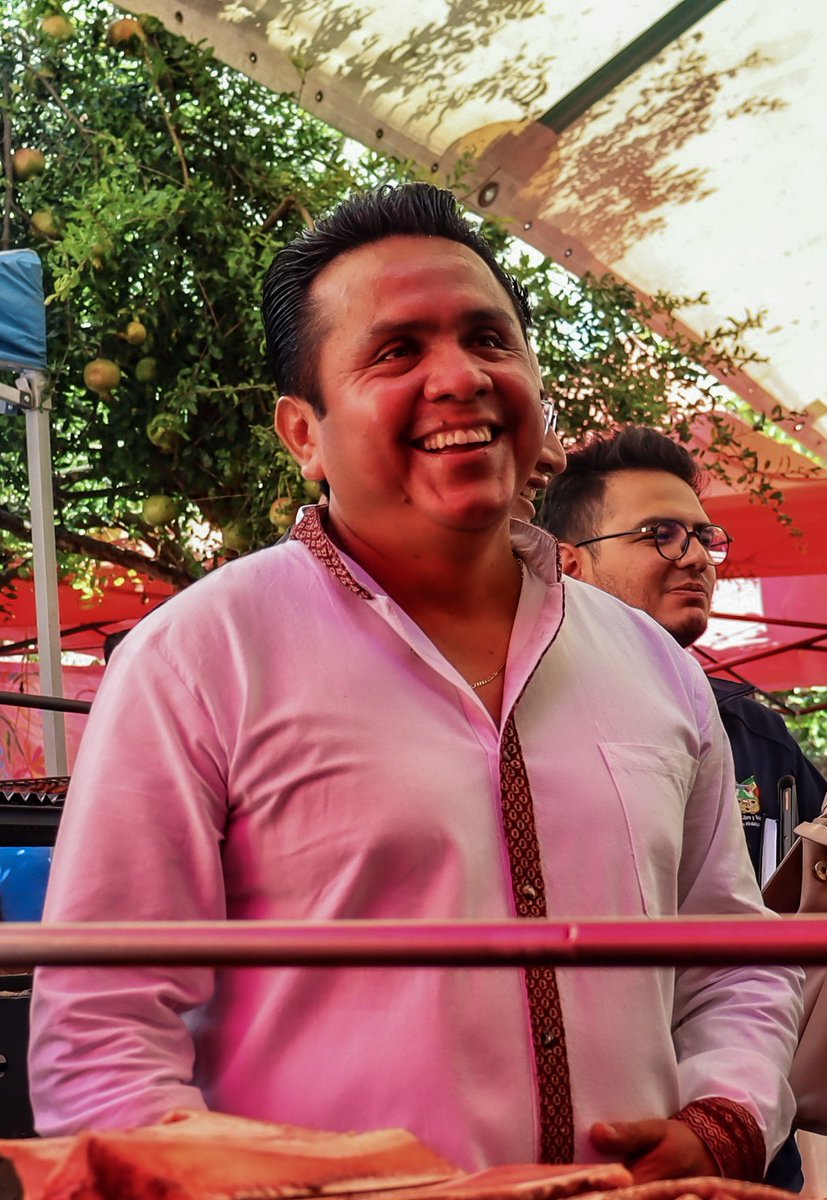 RodriCastM's tweet photo. La mejor manera de iluminar cada domingo es compartiendo una sonrisa.

Feliz domingo familiar a todos. Bendiciones https://t.co/inTL8mPMFH