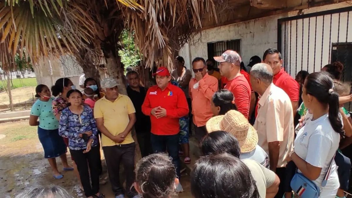 hugbelpsuv's tweet photo. ¡Las calles son del @PartidoPSUV! Seguimos recorriendo las comunidades del estado #Guárico.

Estamos desde Valle la Pascua, en la comunidad Las Amazonas. Realizando las Asambleas informativas para la elección de nuestras estructuras de base.

El llamado es a participar! 
#14Ago https://t.co/HKqrul4eEs