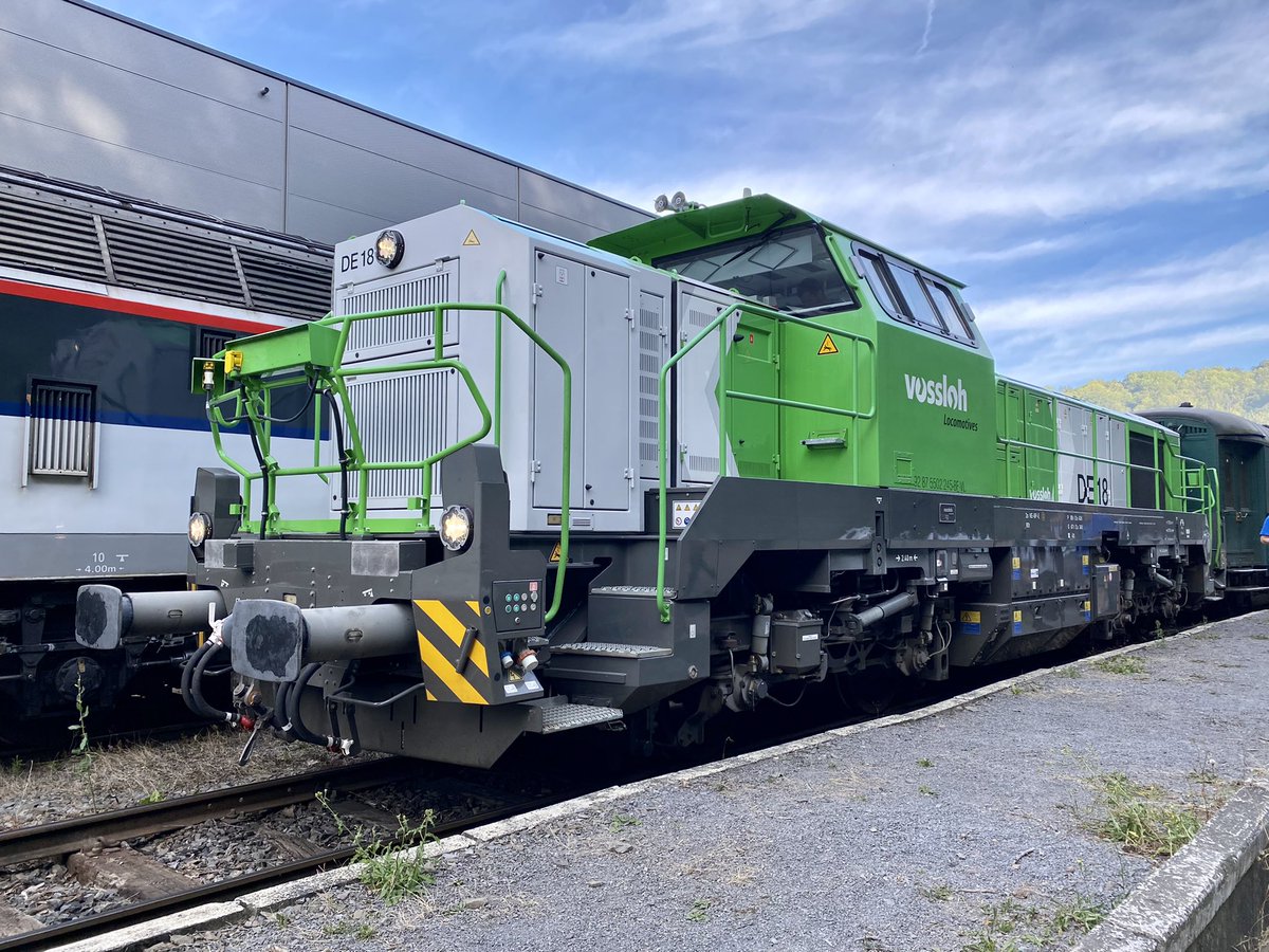 thalys74's tweet photo. #PFT #Spontin Une belle diversité de matériel diesel présent sur la ligne du Bocq #HLD55 #HLD78 #DE18 #Vossloh ex #SNCB #TucRail https://t.co/9cYccWKJ5j