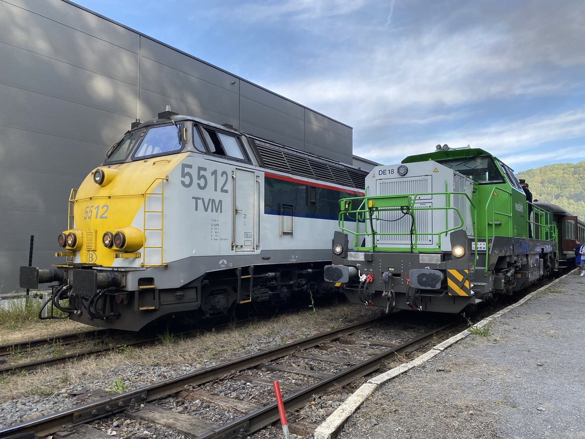 thalys74's tweet photo. #PFT #Spontin Une belle diversité de matériel diesel présent sur la ligne du Bocq #HLD55 #HLD78 #DE18 #Vossloh ex #SNCB #TucRail https://t.co/9cYccWKJ5j