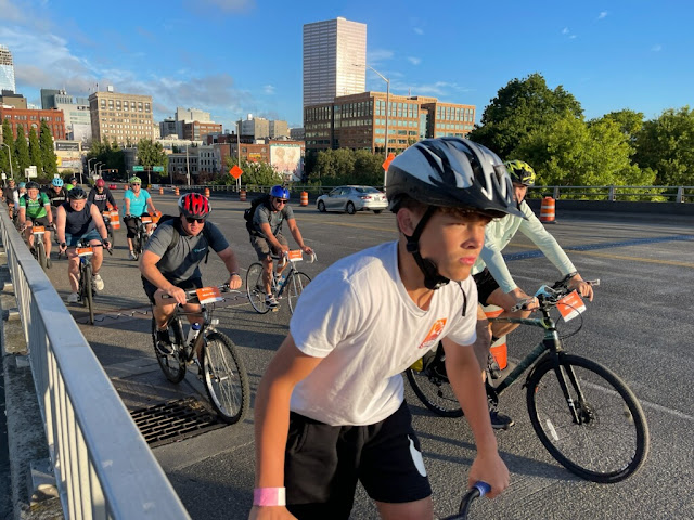 ProvMedford's tweet photo. And ... they're off! Cyclists start the main ride. #BridgePedal https://t.co/qETDA5sIyz