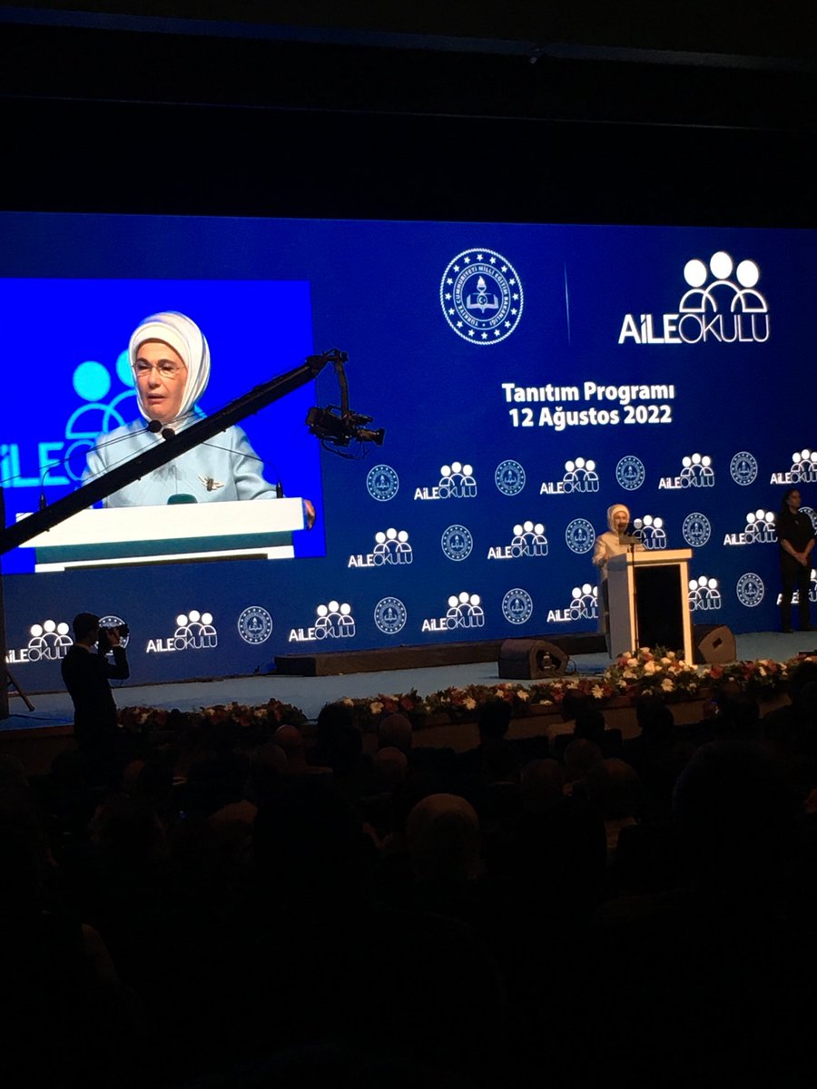 “Mutlu Aile Mutlu Çocuk” İstanbul’da düzenlenen Aile Okulu Tanıtım Toplantısında Sayın Cumhurbaşkanımızın eşi Emine Erdoğan Hanımefendi ve Milli Eğitim Bakanımız Sayın Mahmut Özer katılım sağladı . ⁦⁦<a href="/mebhbogm/">MEB Hayat Boyu Öğrenme Genel Müdürlüğü</a>⁩ ⁦<a href="/mardinilmem/">Mardin İl Millî Eğitim Müdürlüğü</a>⁩ <a href="/mazidagimem/">Mardin/Mazıdağı İlçe Millî Eğitim Müdürlüğü</a>⁩