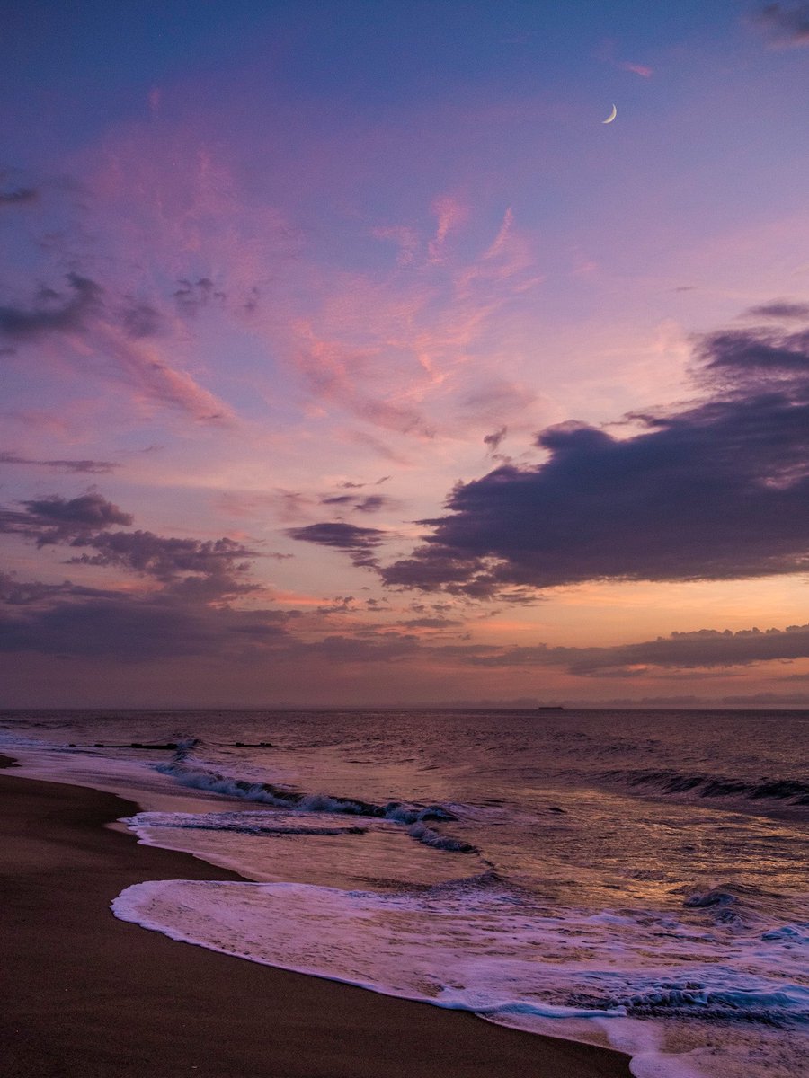 nev_in_color's tweet photo. Sunrise on a Sunday. https://t.co/ggYarWKJ8l