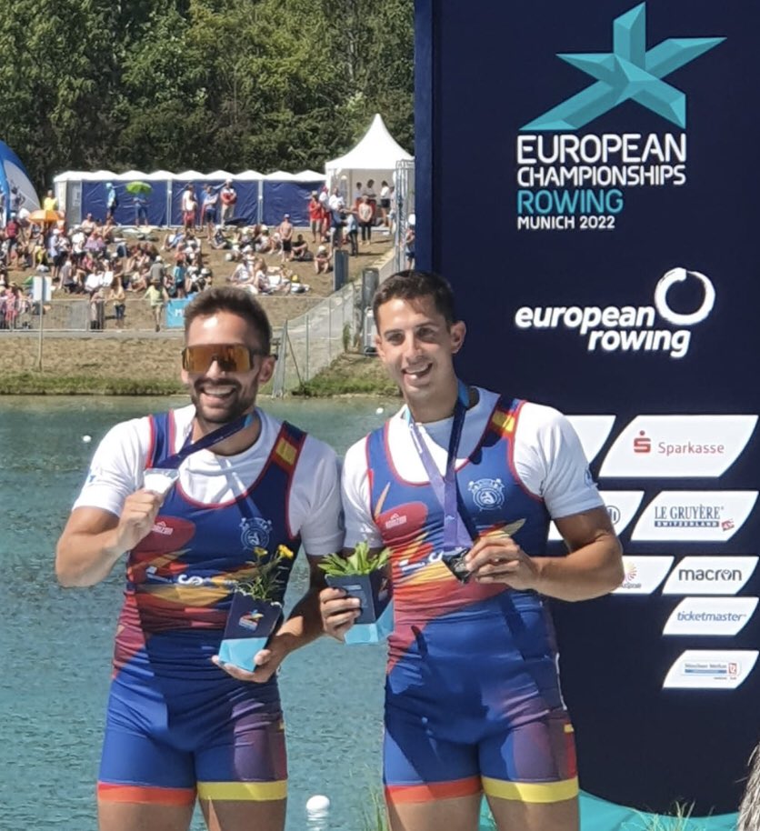 👋 ¡Ya está aquí la segunda medalla 🇪🇦 del #remoEsp <a href="/fed_esp_remo/">Fed.Española de Remo</a> en el Europeo de #Munich2022!

Aleix García y Rodrigo Conde, medalla de plata 🥈 y subcampeones de Europa <a href="/ECMunich2022/">Munich2022</a> ✨✨

¡Enhorabuena, <a href="/AleixGPodium/">Aleix García Pujolar</a> y <a href="/RcondePodium/">Rodrigo Conde</a>! 👏🏻👏🏻👏🏻