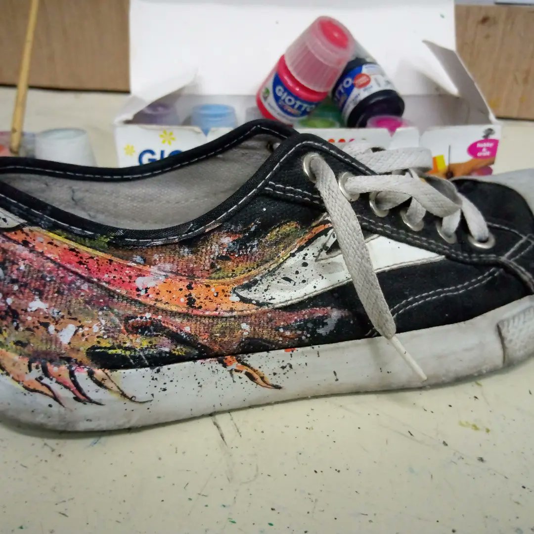 #artwork #customshoes #handpainting #fire #NFTs  #NFTCommunity #nftart #nftcollector #NFT #mural #graffiti #rotronesix