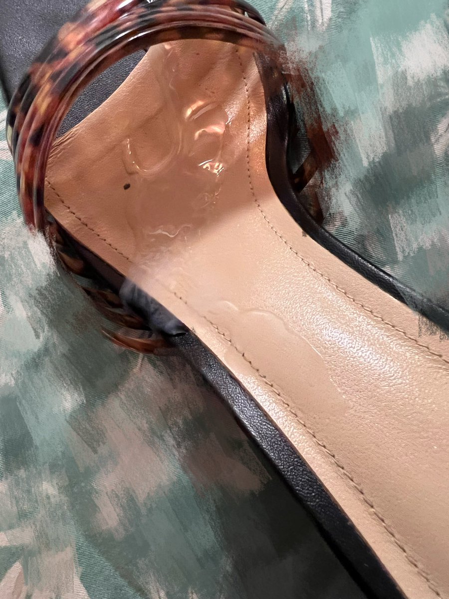 Zion7788's tweet photo. 继续玩前女友骚鞋，量大管饱

#打胶 #射鞋 #射屏 #射内衣 #射内裤 #射袜 #射衣 #lo鞋 #lo娘 #lo袜 #lo裙 #JK #jk制服 #校服 #汉服 #女高中生 #女初中生 #女大学生 喜欢被别人射衣服、鞋袜、内衣裤的女生可以联系我
专业服务 量大管饱 https://t.co/6CKoKkT9Rd