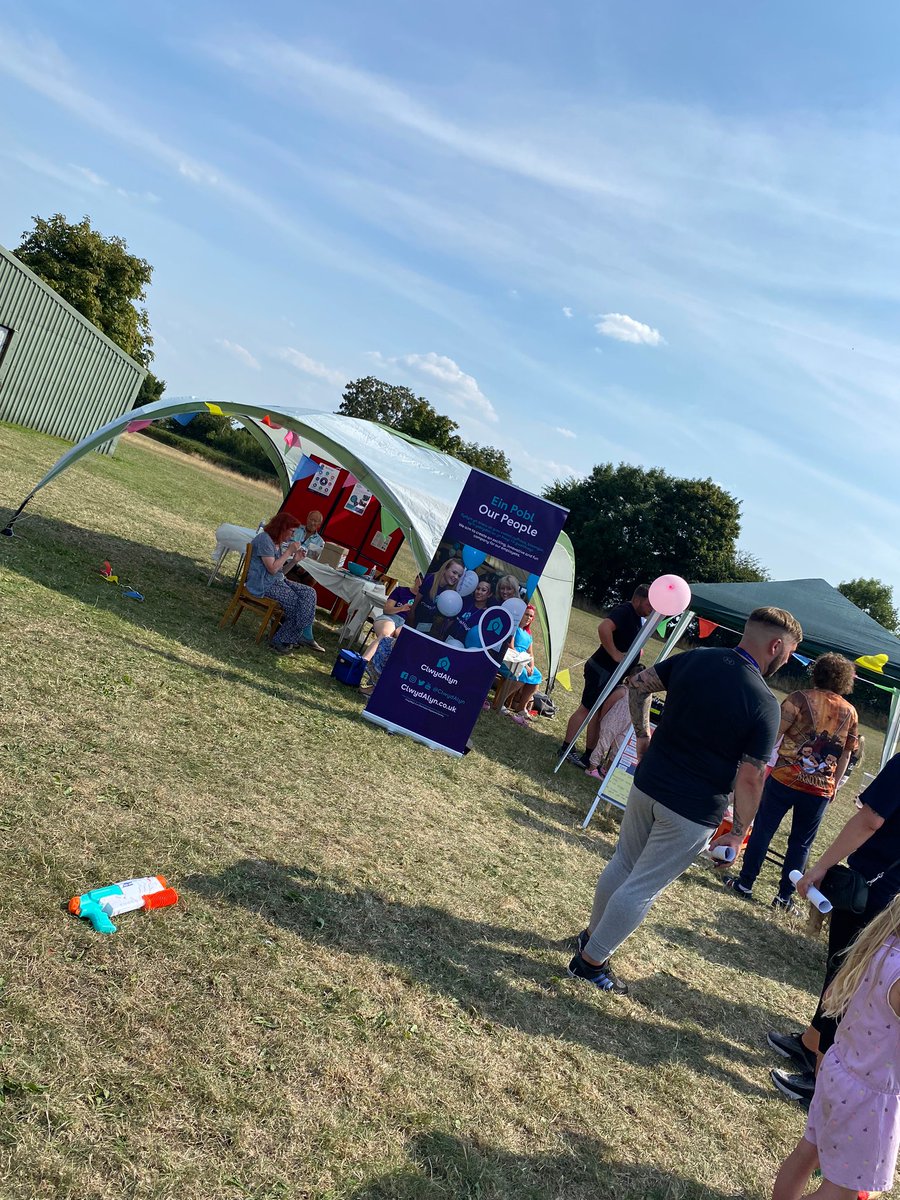 ClwydAlyn's tweet photo. Well we’ve had a great day at our Resident Fun Day! Thank you to the organisers and partners and to all of our staff who volunteered to help out and make the day a great one! @NWPWrexhamTown @NorthWalesFire @CanCookWellFed @TPASCymru @WarmWales #influenceus https://t.co/4yqU78q3pu
