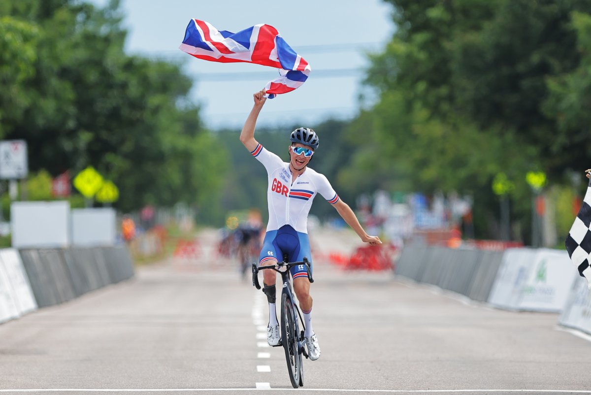 🥇 WHAT. A. RIDE 🥇

<a href="/FinGparacyclist/">Fin Graham PLY</a> wipes away the rest of the field to win the men's C3 road race 👏

Take a bow champ 🔥

#BaieComeau2022