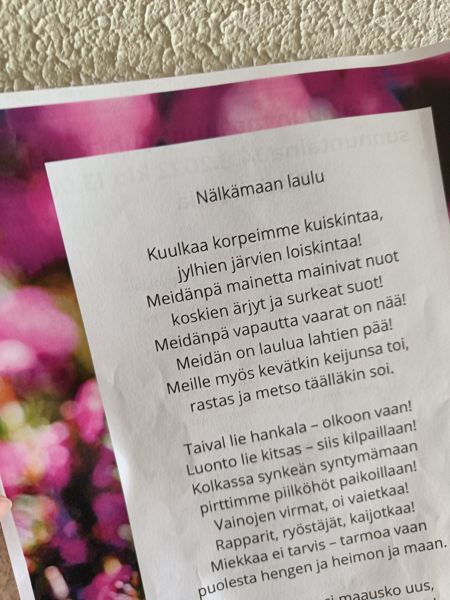 Tänään Kanervan päivänä juhlittiin #Ristijärvi llä Kainuun maakuntajuhlaa. Maakuntalauluista komein kaikui ja juhlapuhujana oli oman kylän (ja vähän myös <a href="/UniEastFinland/">University of Eastern Finland</a> in) kasvatti TT <a href="/KallatsaLaura/">Laura Kallatsa</a>. Satuin olemaan kotipitäjässä ja pääsin talkoilemaan kahvittamishommissa. 1/2