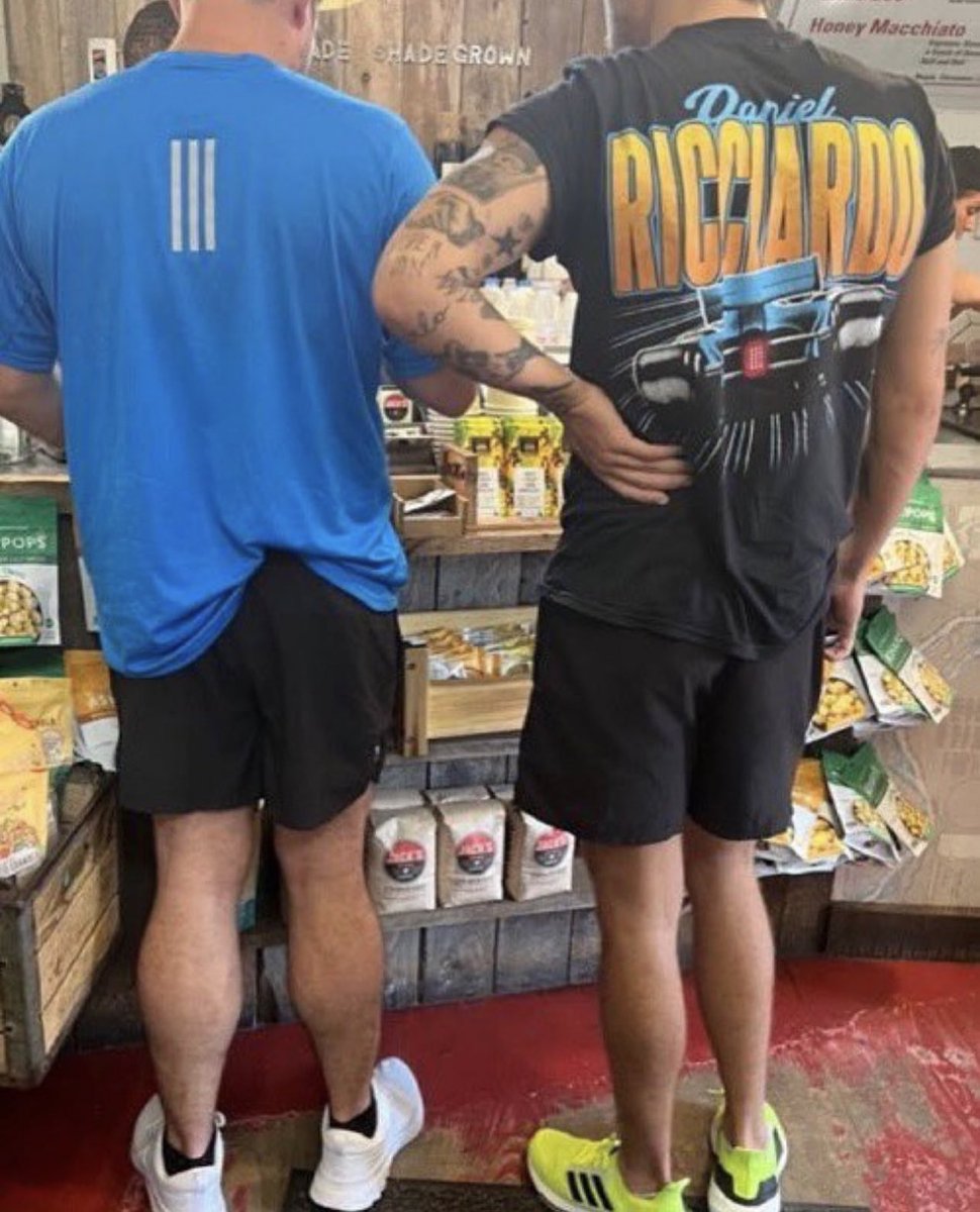 iiiuminateandy tweet picture