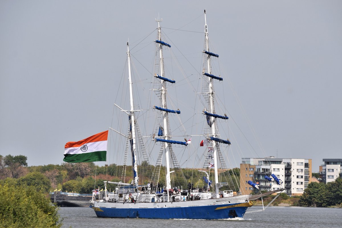 AJBC_1's tweet photo. Arriving on the #Thames 🇮🇳⛵️INS TARANGINI A75, the @indiannavy sail training ship, staying at @CRTSouthEast #WestIndiaDock until 18/08 - and visiting #London as part of #IndiaAt75  #AzadiKaAmritMahotsav. #dlr_blog 

#INSTARANGINI #Lokayan22 
#Tallship #SailingShip 
@HCI_London https://t.co/EX5fDXm7oZ