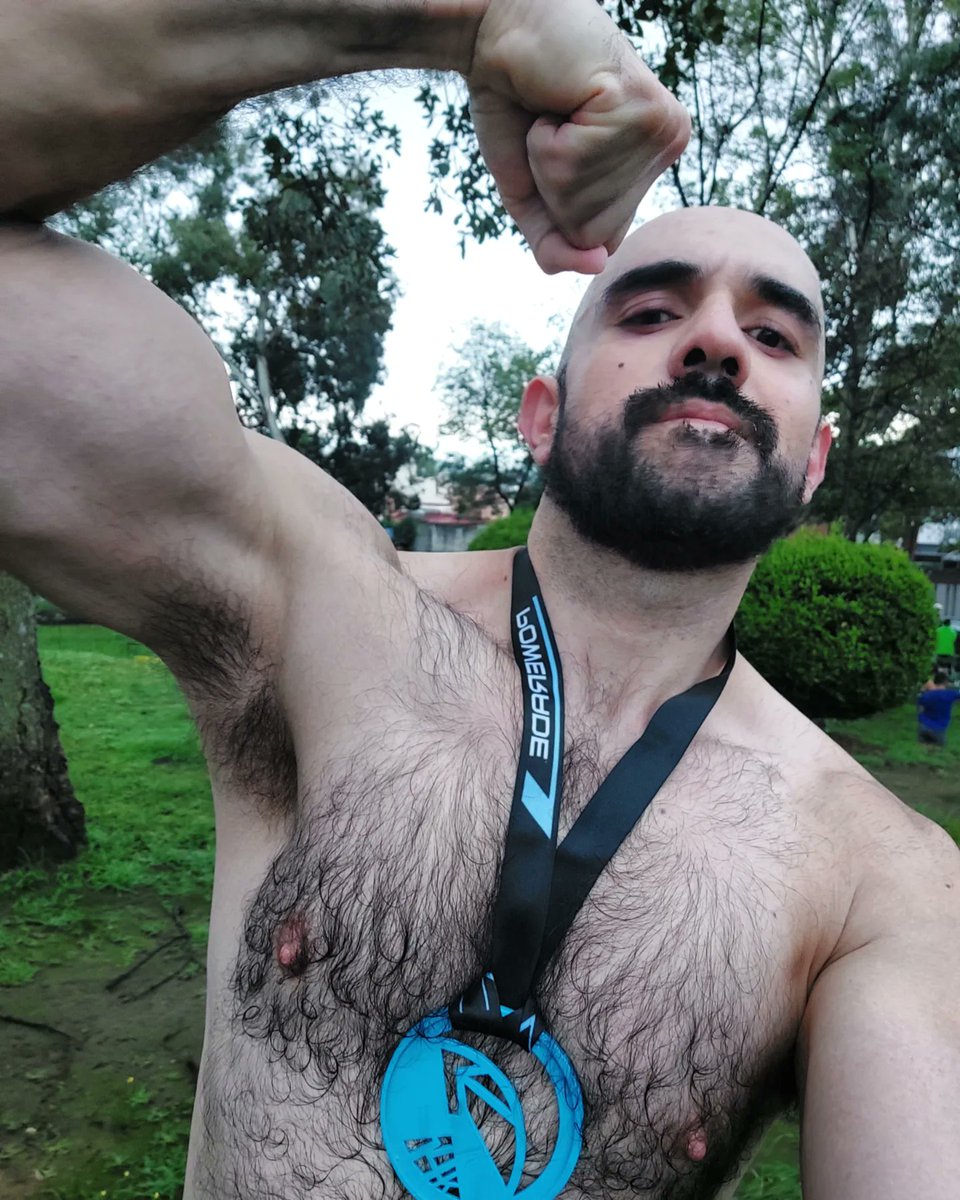 poncho_palafox's tweet photo. Un año sin fumar, se siente asi. https://t.co/Mmmw4IC5Oi