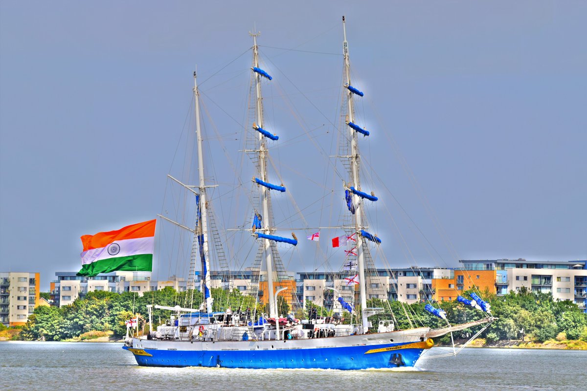 AJBC_1's tweet photo. Arriving on the #Thames 🇮🇳⛵️INS TARANGINI A75, the @indiannavy sail training ship, staying at @CRTSouthEast #WestIndiaDock until 18/08 - and visiting #London as part of #IndiaAt75  #AzadiKaAmritMahotsav. #dlr_blog 

#INSTARANGINI #Lokayan22 
#Tallship #SailingShip 
@HCI_London https://t.co/EX5fDXm7oZ