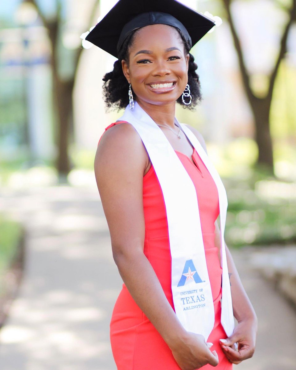 shailynshirley's tweet photo. Graduated from UTA College of Business, Officially Class of 2022!! 👩🏾‍🎓❤️🎉 

▪️BBA Management 
▪️BBA Marketing 

“The limit does not exist.”

#graduation #day #classof2022 #future #BusinessWoman #uta #alumnistatus https://t.co/tjdGIpTfqI
