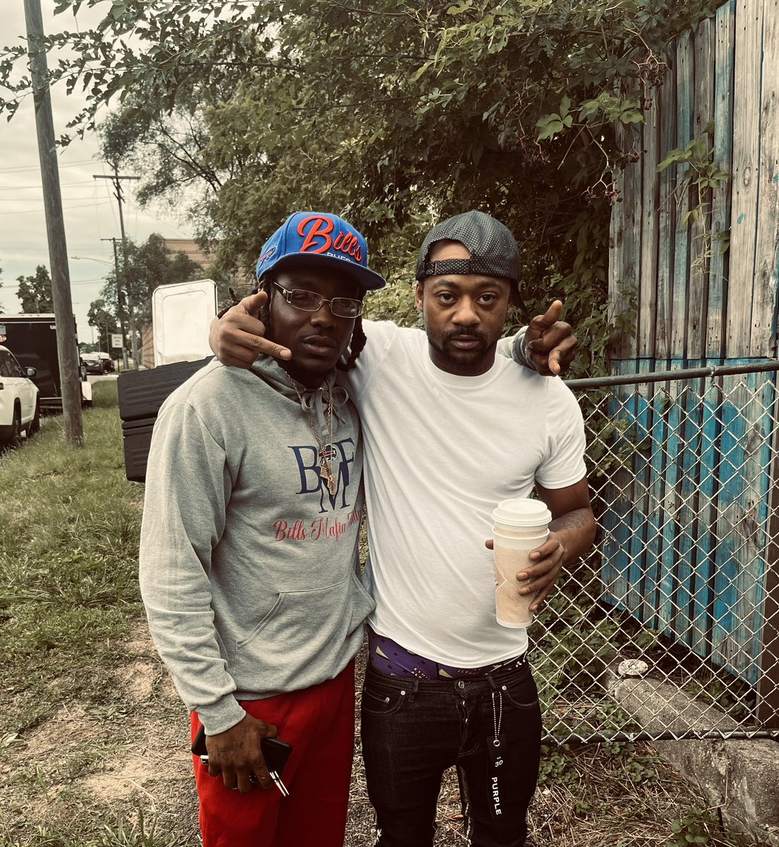 IamEccell's tweet photo. Ran into @urltv artist @qleenpaper in “Detroit” for my performance at @CrowdFreakInc event. It definitely was a vibe. My new project #BasedOnReality is out now on all streaming platforms 🗣OKayyy https://t.co/Aj8HpXaCBF