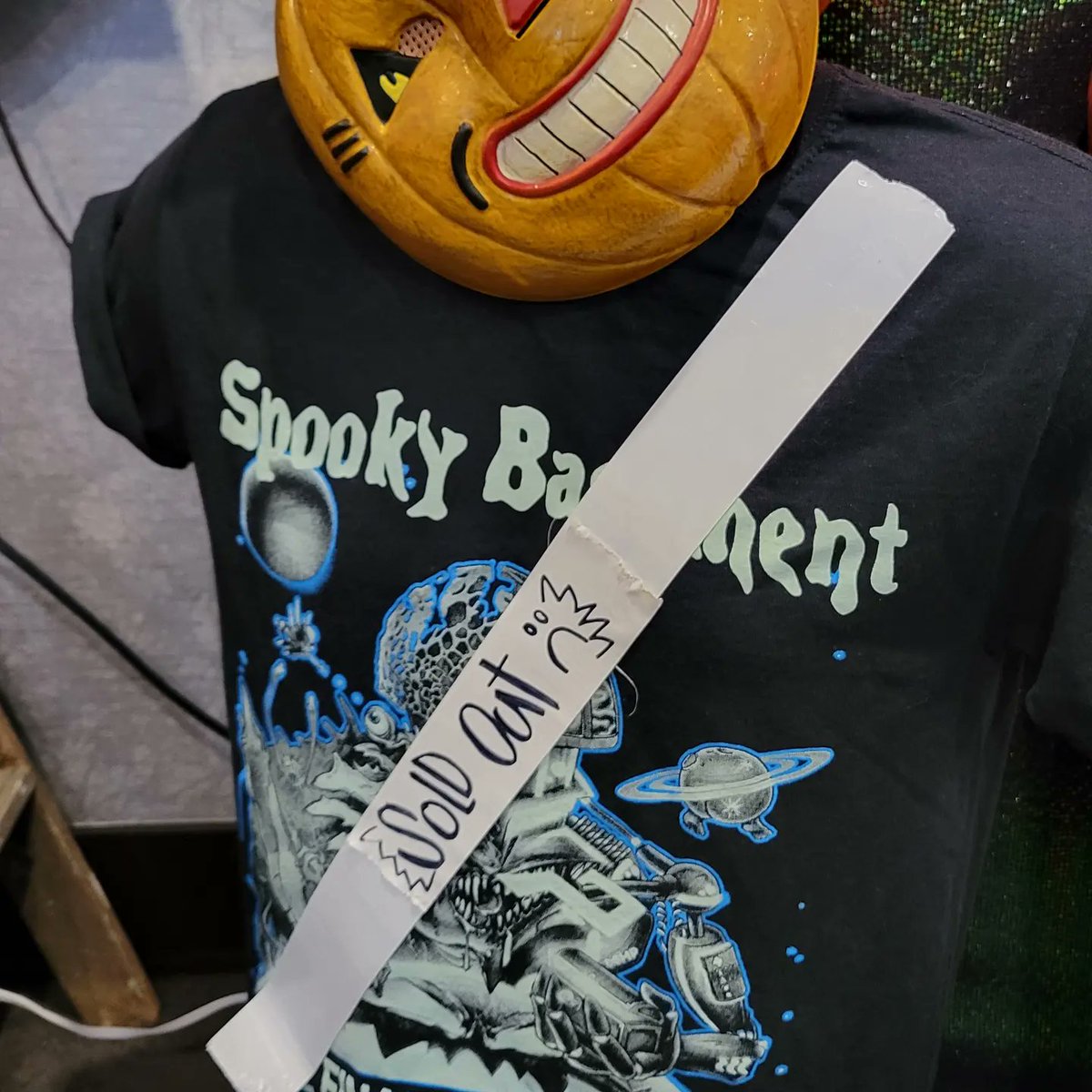 ClayAstroman's tweet photo. Monster Mania Day Three! We're already sold out FOREVER of Welcome To Monsteropolis books and Final Pumpening t-shirts, and we're running low on everything else. In six hours we turn into sweet/ripped pumpkin ghosts, so come say "yo" before we say "bye!" 🎃👻💨 @MonsterManiaCon https://t.co/Gyc9bbXgE6