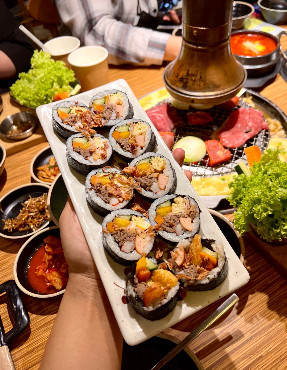 Famous Korean Restaurant yang ramai sangat dah cuba kan? Side dishes A++, meat selections A+++ either ambil original or marinated. Please try marinated lamb &amp; original tenderloin beef. Datang sini Insyaallah perut kenyang &amp; mood pun happy 🫶🏻

📍Sweetree Restaurant, Ampang