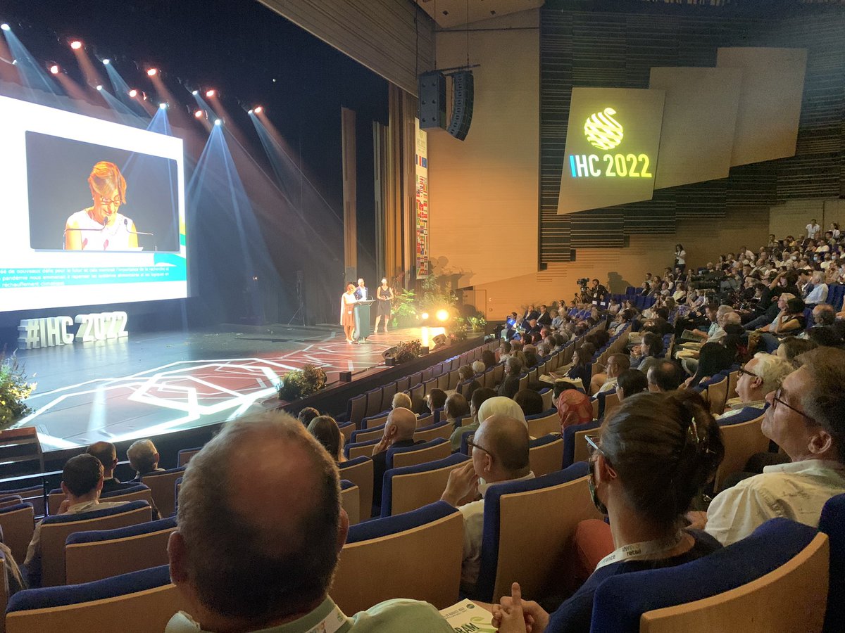 Roger Hellens tweet media