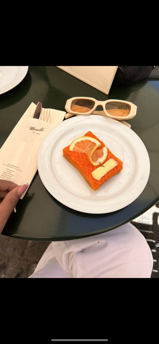 ngizol's tweet photo. Just enjoy the small meal https://t.co/vH37tyaVBX