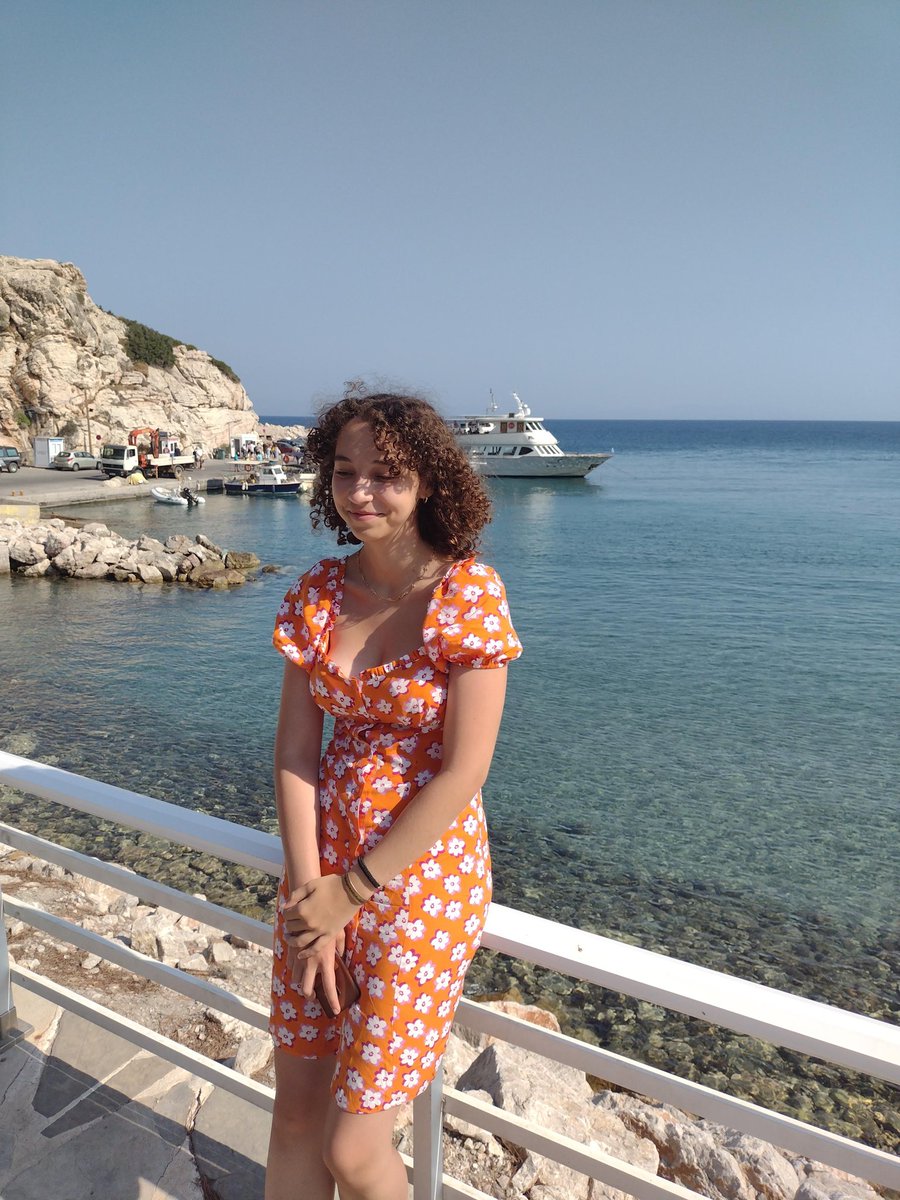 🇬🇷☀️

 (y a le bateau Lamar en fond)