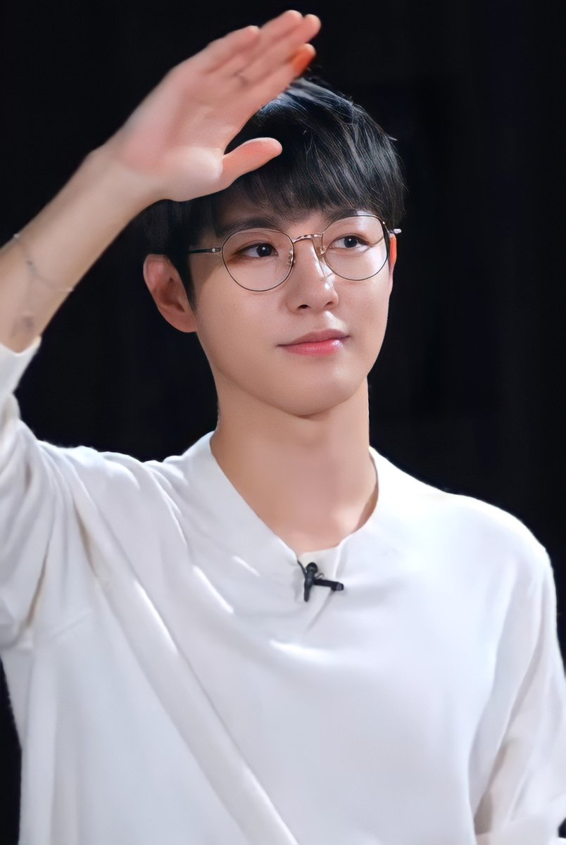 Rizzjwiin's tweet photo. Team renjun JAYA JAYA JAYAA🦊🤍
#TeamRenjun https://t.co/K3KK07FprU