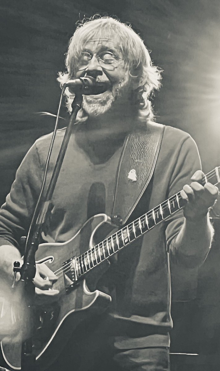 bizarchive's tweet photo. 8/13/22 pure joy #phish #squirmingcoil https://t.co/WlA3hxzYmA