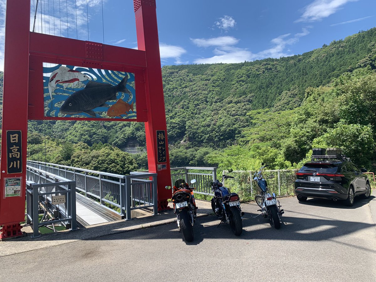 dreamsaturn's tweet photo. Twitter久々すぎてどのアカウントでツイートすればいいかわからないからこのアカウントでするけどバイク買った。「真ん中」 https://t.co/HAbmwZV2sf