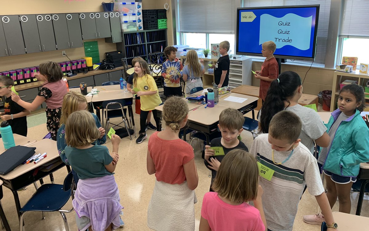HSheltonCTE's tweet photo. Third graders are enjoying math class!! This past week we worked on rounding. We ended the week with quiz, quiz, trade review and were introduced to one of our first robots: Ozobot. He was coded to climb rounding mountain!  #standardsfirst #workhardplayhard https://t.co/MFnkAXy20h