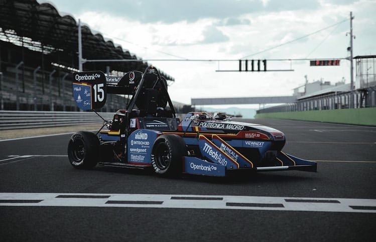UPMRacing's tweet photo. Acabamos de terminar FSEast 2022, la primera competición a la que hemos podido asistir desde
2019. Nuestro principal objetivo era superar todos los escrutinios, de los cuales logramos pasar todos
los estáticos.

Abrimos hilo👇🏻 https://t.co/qEVgaHsKRh