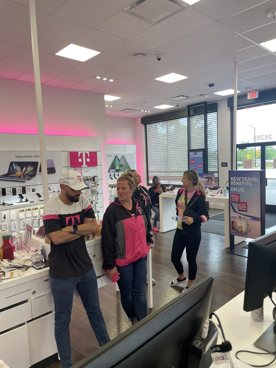 Oh Wait there’s More Certification Day!! Team #2SRA, #2SQS, #1285 Graduation 👨‍🎓👩‍🎓 #TMobileNetworkUniversity #TMobile @EmStefan23 <a href="/asadirfan/">Asad Irfan</a> <a href="/JValentin2022/">Justine Valentin</a> #Certified #TheBestInTheWest