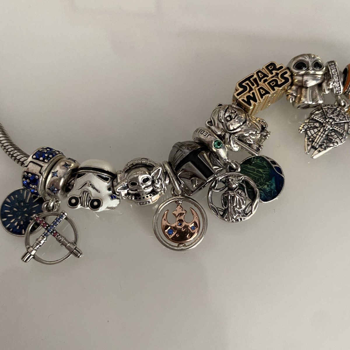 folkloresaber's tweet photo. my pandora x star wars bracelet is almost full https://t.co/4gRytmKwrX