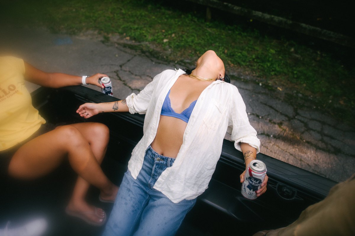 moriahyounhee's tweet photo. @ReedtheSchick @PabstBlueRibbon https://t.co/BR64E39veF