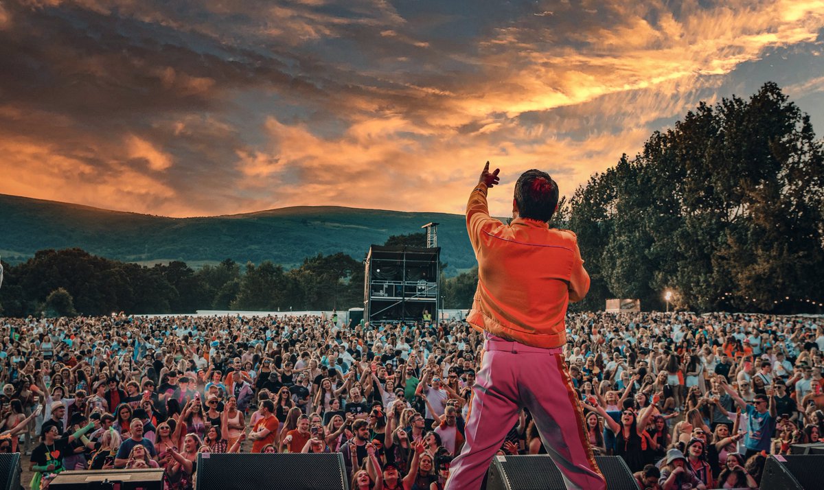 Kscott_94's tweet photo. In Pictures: Ten Thousand dance the night away at @FeileBelfast 80's concert @BelTel 👇

https://t.co/skBAw38FXz https://t.co/REOQlYmaoK